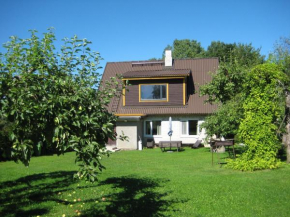 Piiri Holiday House